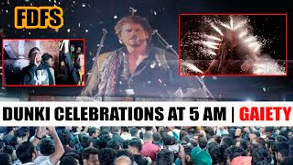 Shah Rukh Khan MADNESS Fans Gather At Gaiety Galaxy For 5 Am To celebrate DUNKI - FDFS