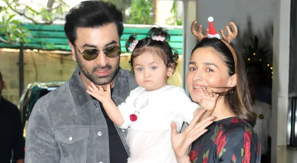 HD Pics : Ranbir Kapoor and Alia Bhatt Show Raha Kapoor's Face on Christmas