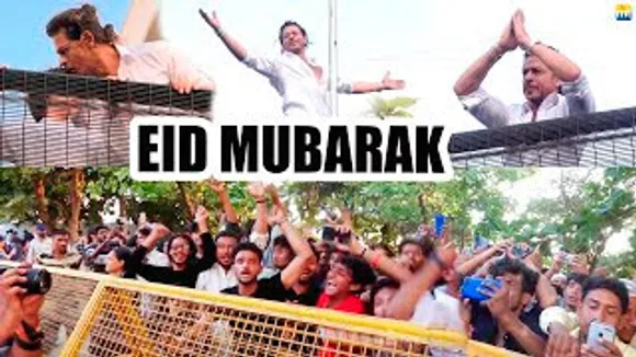 Shah Rukh Khan And His Son Abram Give Perfect Eidi To Fans Outside Mannat