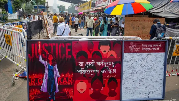 View of the 'dharna manch' where junior doctors are staging hunger strike over the alleged rape and murder of a trainee doctor, in Kolkata, West Bengal, Tuesday, Oct. 15, 2024.