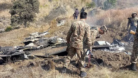Pakistani forces attacking