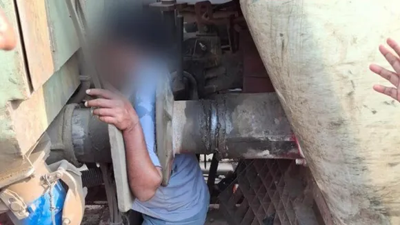 railway staff crushed between coaches in Barauni