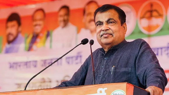 Union Minister Nitin Gadkari addresses a public meeting during Maharashtra assembly elections