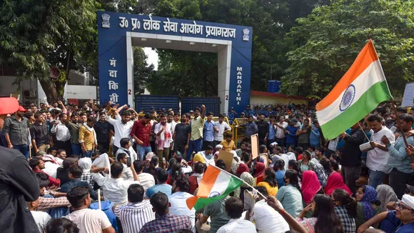 Aspirants continue their protest on Monday night outside the Uttar Pradesh Public Service Commission's (UPPSC) headquarters, in Prayagraj, Monday, Nov 11, 2024.