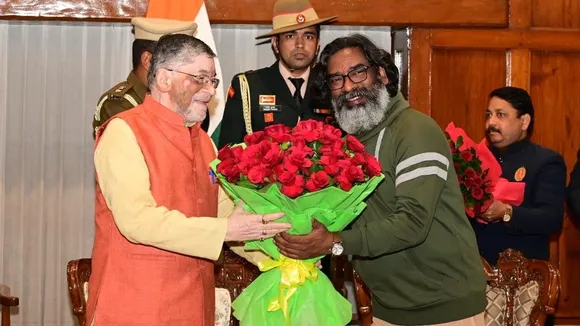JMM Chairman Hemant Soren meets Governor Santosh Gangwar