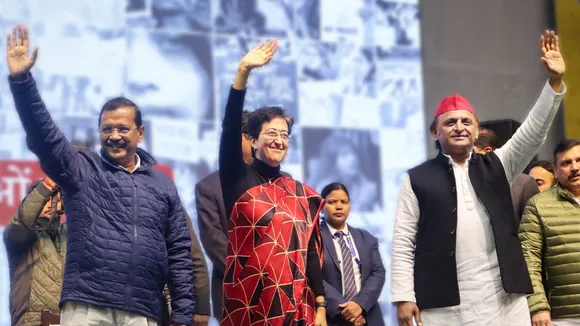 Delhi Chief Minister Atishi, center, with AAP National Convener Arvind Kejriwal, left, and Samajwadi Party President Akhilesh Yadav during the 'Mahila Adalat' organised by AAP, in New Delhi, Monday, Dec. 16, 2024.