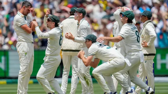 Australia defeats India