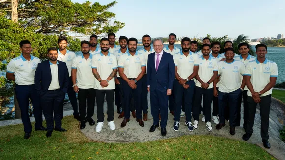 Anthony Albanese with the Indian cricket team