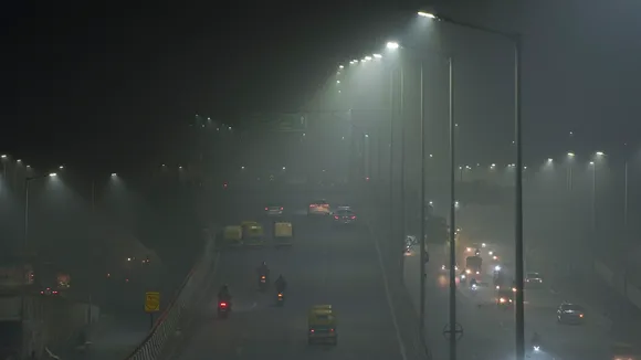 Vehicles ply on road amid fog in New Delhi on Saturday, Jan. 4, 2025