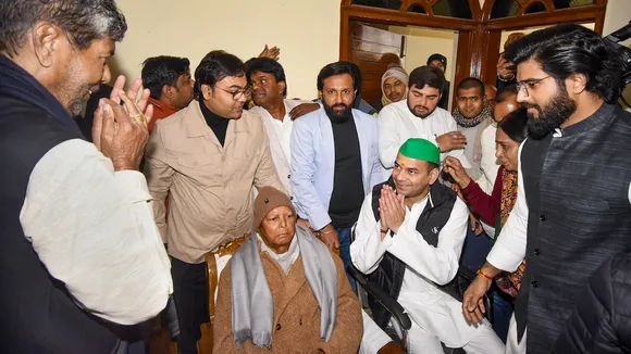 Rashtriya Lok Janshakti Party Chief Pashupati Kumar Pasas with RJD Chief Lalu Prasad during Makar Sankranti celebrations in Patna on Wednesday, Jan. 15, 2025.