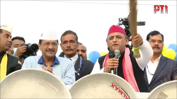 Arvind Kejriwal Akhilesh Yadav