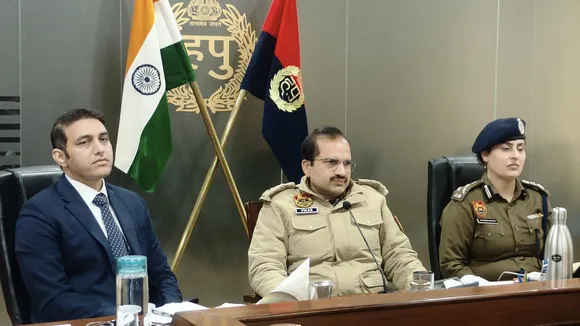 Police Commissioner Vikas Arora (centre), with Deputy Commissioner Ajay Kumar (left)