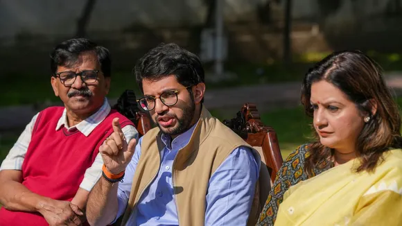 Sanjay Raut Aaditya Thackeray Priyanka Chaturvedi