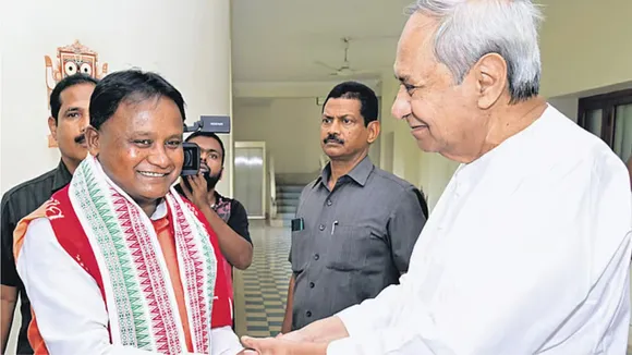 Naveen Patnaik with Mohan Charan Majhi image