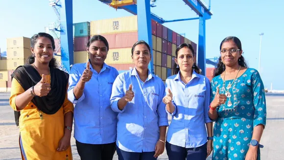 Women at Vizhinjam port
