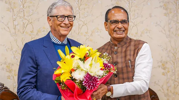 Bill Gates with agriculture minister image
