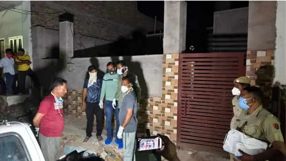 Couple found dead image
