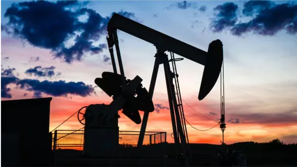 Crued oil image