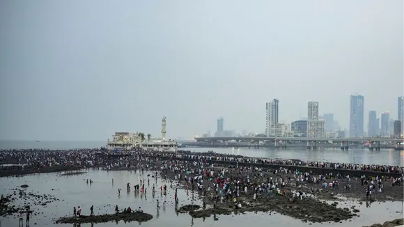 Mumbai Rains Haji Ali Dargah