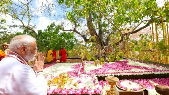 PM Narendra Modi offering prayers at mahabodhi temple in Sri Lanka