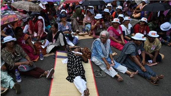 Asha workers block the road outside the Secretariat in Thiruvananthapuram, Kerala.