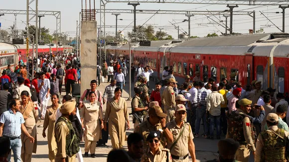 Passengers at Jammu railway station after returning from Kashmir in the aftermath of the Pahalgam terror attack in Jammu Thursday, April 24, 2025. 