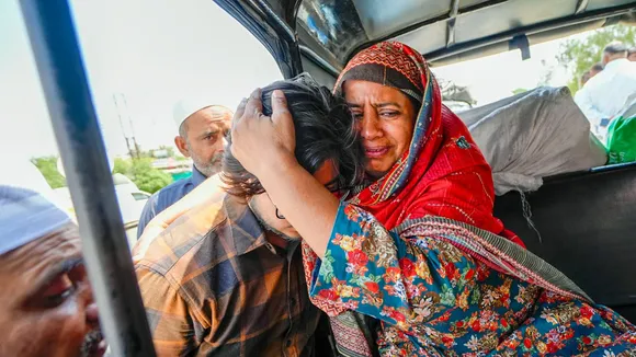 Pakistan nationals asked to India by April 27
