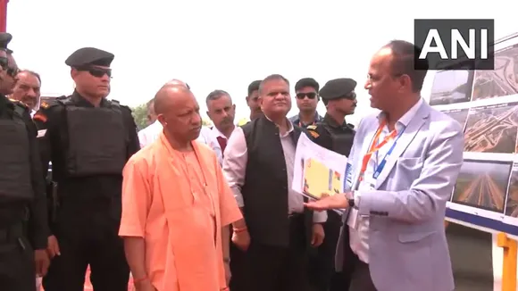 Yogi Adityanath inspects Ganga Express project(1)