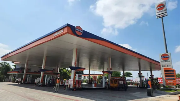 Petrol pump image 
