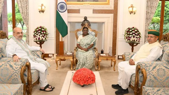 Amit Shah along with Arjunram Meghwal meet President Droupadi Murmu