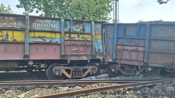 Jalgaon Train Derail