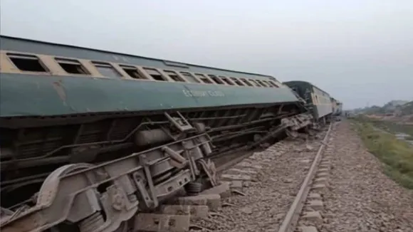 Train derails in Pakistan's Punjab 