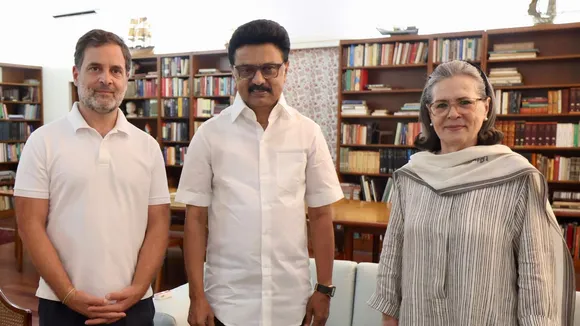 MK Stalin meets Rahul Gandhi along withn Sonia Gandhi image