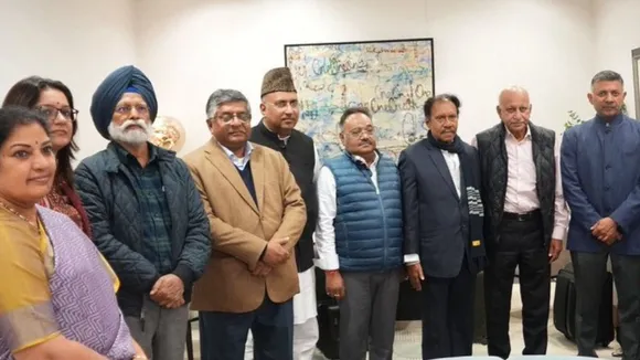 All party delegation arrives in UK
