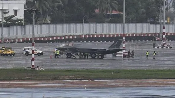 Birtish fighter F 35 Jet makes emergency landing