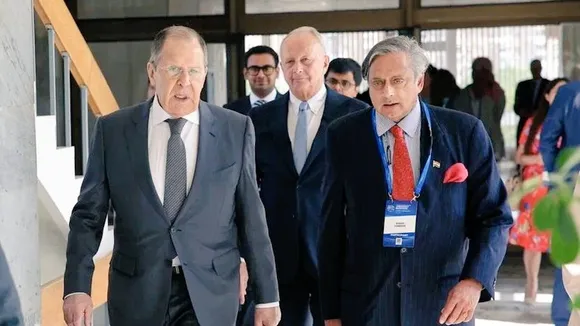 Shashi Tharoor meets Russian Foreign minister Lavrov in Moscow