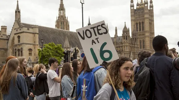Britain lowers voting age