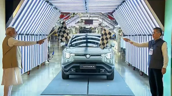 Toshihiro Suzuki Narendra Modi Maruti Suzuki e-Vitara
