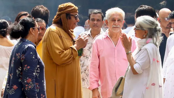 Veteran Bollywood actors Naseeruddin Shah, second right, Ratna Pathak Shah, right, and Ranjeet, second left, attend the last rites of actor Satish Shah, at Pawan Hans Crematorium, Vile Parle, in Mumbai, Maharashtra, Sunday, Oct. 26, 2025.