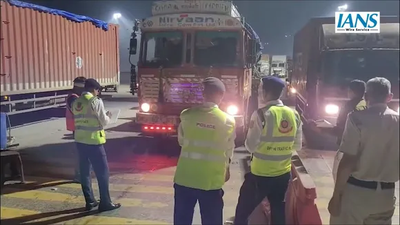 Delhi Police Border Entry Truck BSIV BSVI Delhi Pollution GRAP IV