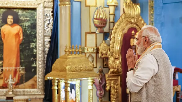 Narendra Modi Sri Sathya Sai Baba