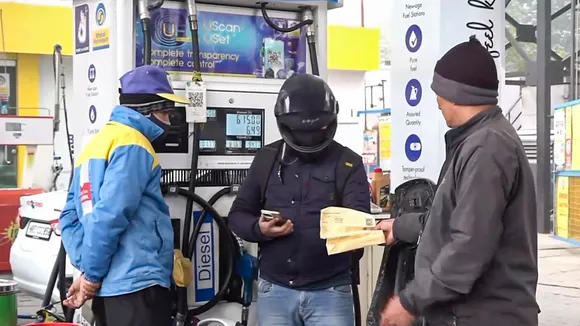 Petrol Pumps Fuel Pumps Delhi Fuel Ban BS VI Old Vehicles Delhi Pollution