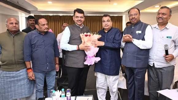 Devendra fadnavis with Nitin Gadkari in Nagur on Sunday