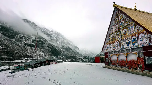 Fresh snowfall occurs near the 'Machail Bhawan Temple', in Kishtwar district, Jammu and Kashmir, Wednesday, Dec. 31, 2025.