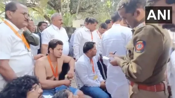 Former mayor and Shiv Sena leader Vikas Jain injured in lathi charge in Chhatrapati Sambhajinagar on Friday, Jan 16, 2026.