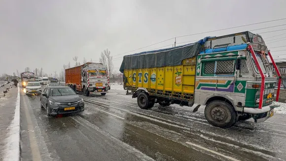 Jammu Srinagar National Highway NH44 Ramban Snowfall Jammu and Kashmir
