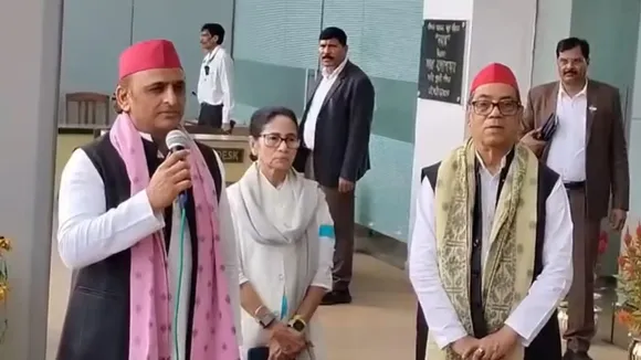 Akhilesh Yadav Mamata Banerjee