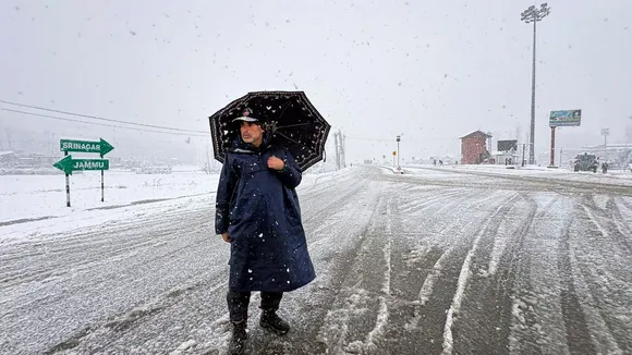 Jammu Srinagar National Highway closed Kashmir Snowfall Anantnag