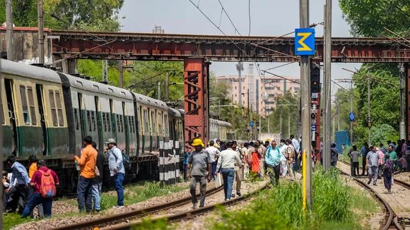 EMU Train Derail.jpg