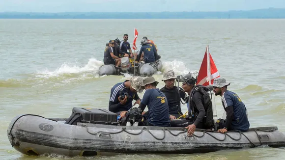 Indian Navy personnel conduct a search operation to trace missing trainer aircraft and both pilots near the Chandil Dam in Seraikela-Kharswan district, Thursday, Aug. 22, 2024.